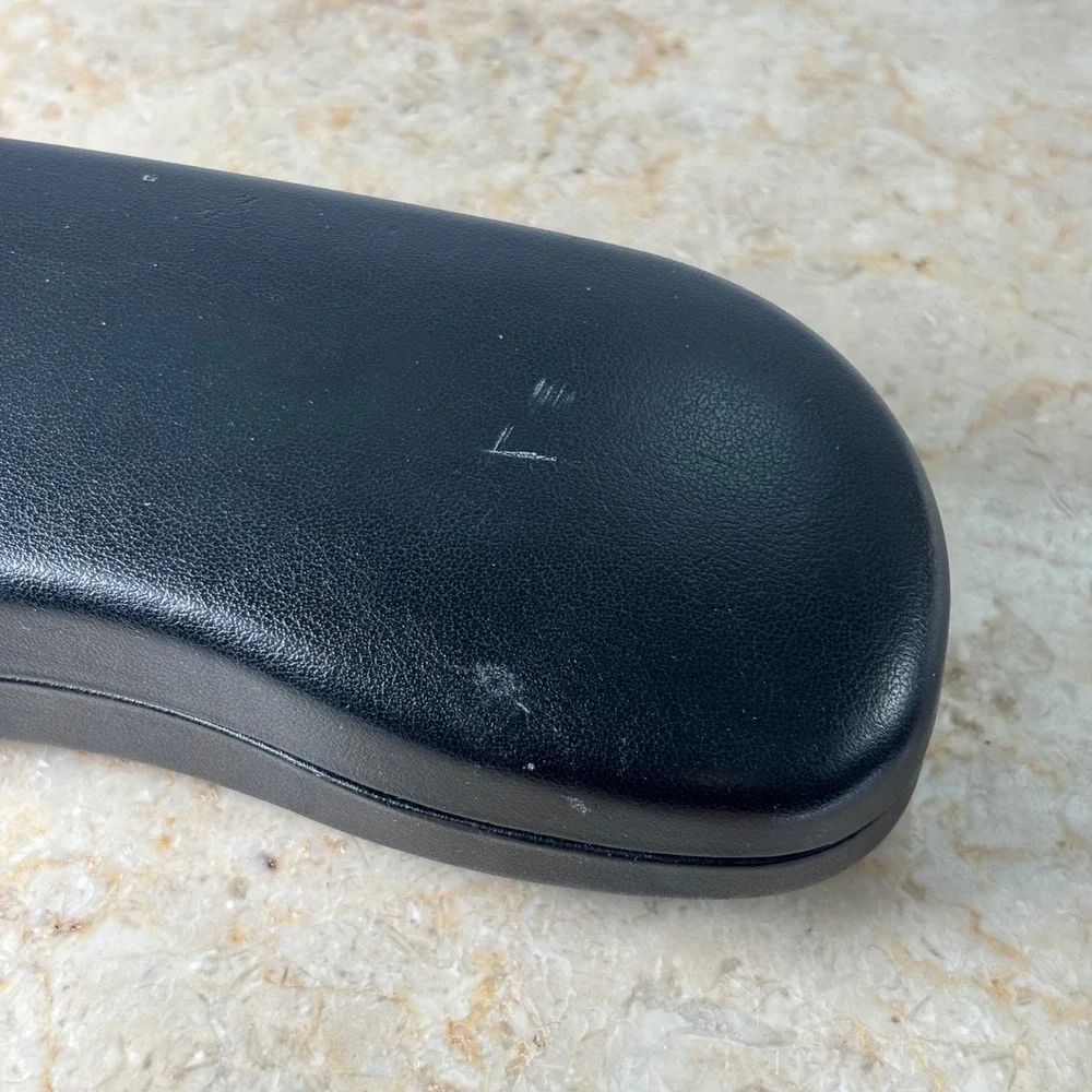 Ray-Ban Hard Clamshell Sunglasses Case OS Black Faux Leather with Cleaning Cloth